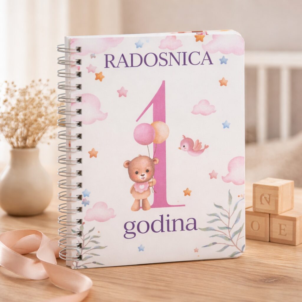 Album Moja prva godina -motiv rozi medo
